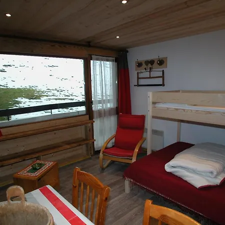 Apartment Confortable Pour 3 Pres Des Remontees - Balcon Et Mobilier Jardin - Fr-1-676-217 *